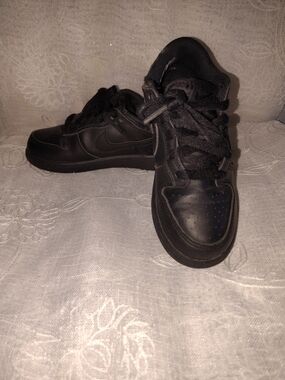 Nike Kids Black Low-Top Sneakers